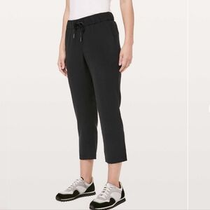 EUC Lululemon On The Fly Cropped Woven Activewear Joggers 23" In Black